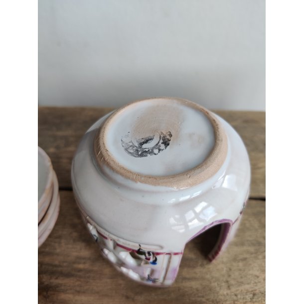 Sm� keramiksk�le / fyrfadsstager / saltkar