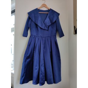 Kongebl� silkekjole fra 1950'erne