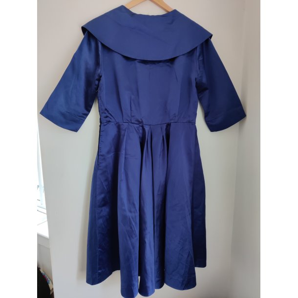 Kongebl� silkekjole fra 1950'erne