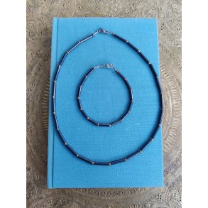 Halsk�de og armb�nd i h�matit, 1990erne