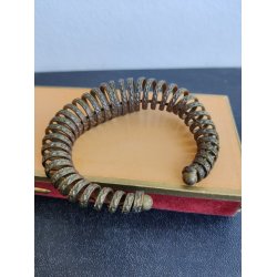 Snoet vintage armring i metal