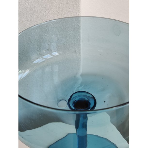 Bl� glas opsats eller sk�l p� stilk