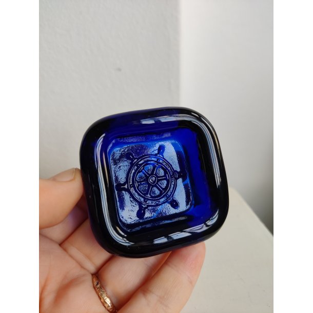 Boda koboltbl� saltkar med skibsror