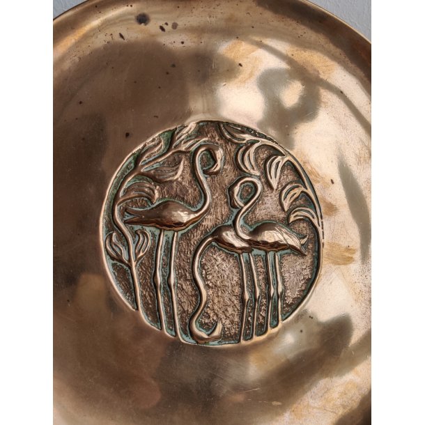 Messingfad med flamingoer