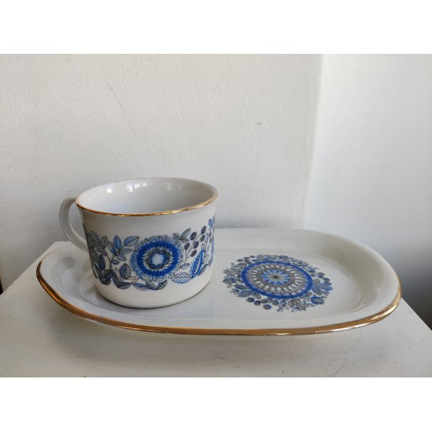 To solo-s�t kaffekop og undertallerken