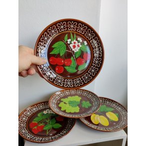 Fire sidetallerkener med frugt