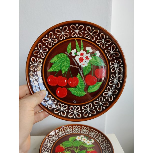 Fire sidetallerkener med frugt