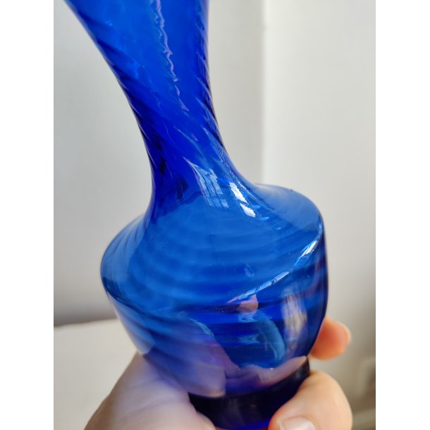 Lille smuk bl� glasvase