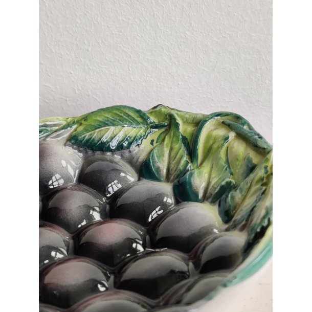 Italiensk fajance vindruesk�l