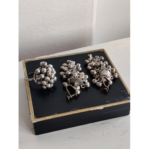 Indisk vintage smykkes�t, ring og �reskruer