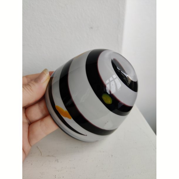 Sort/hvid glassk�l 