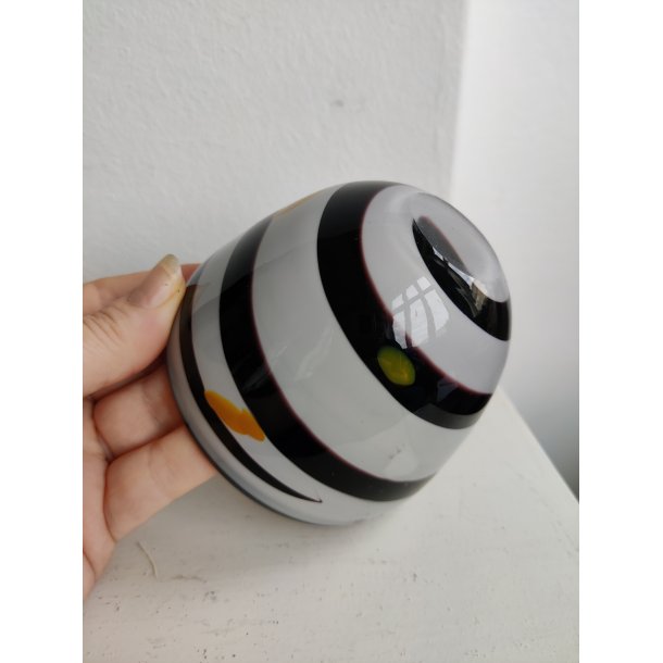 Sort/hvid glassk�l 