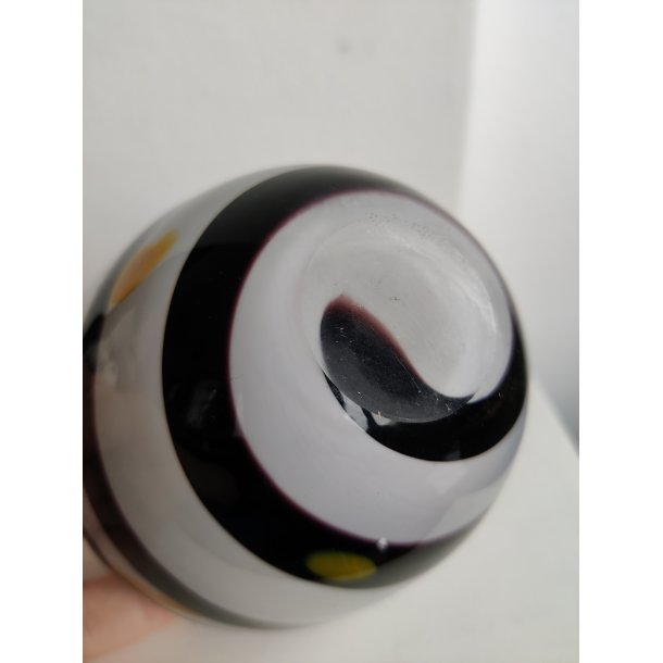 Sort/hvid glassk�l 