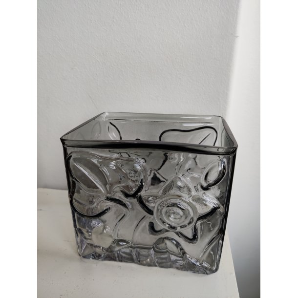 R�gfarvet stor glasvase SEA Glasbruk