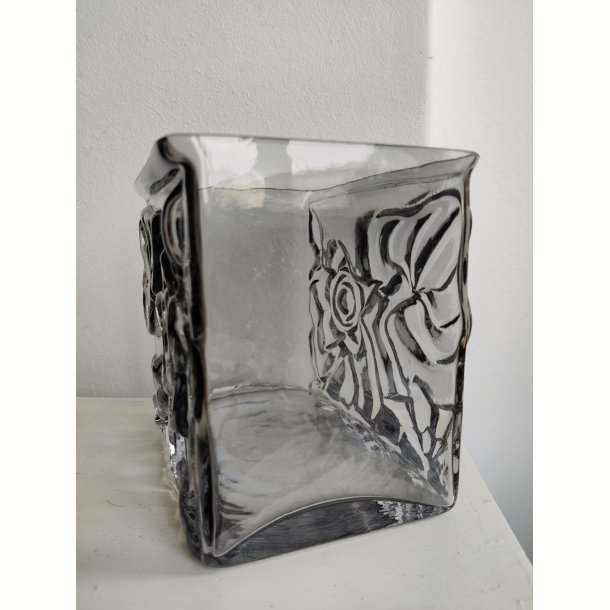 R�gfarvet stor glasvase SEA Glasbruk