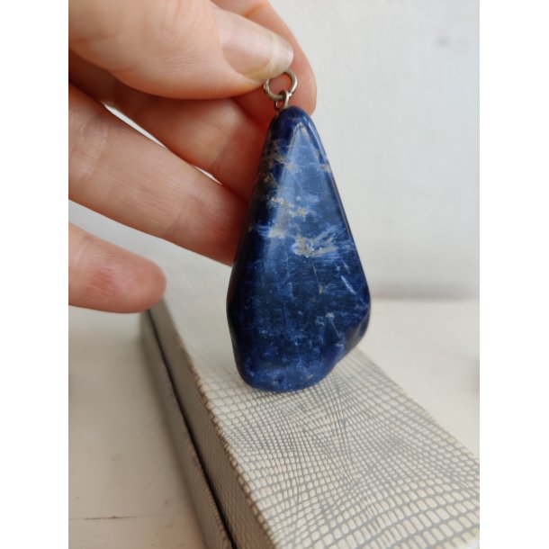 Stort vedh�ng af bl� sten, m�ske Lapis Lazuli