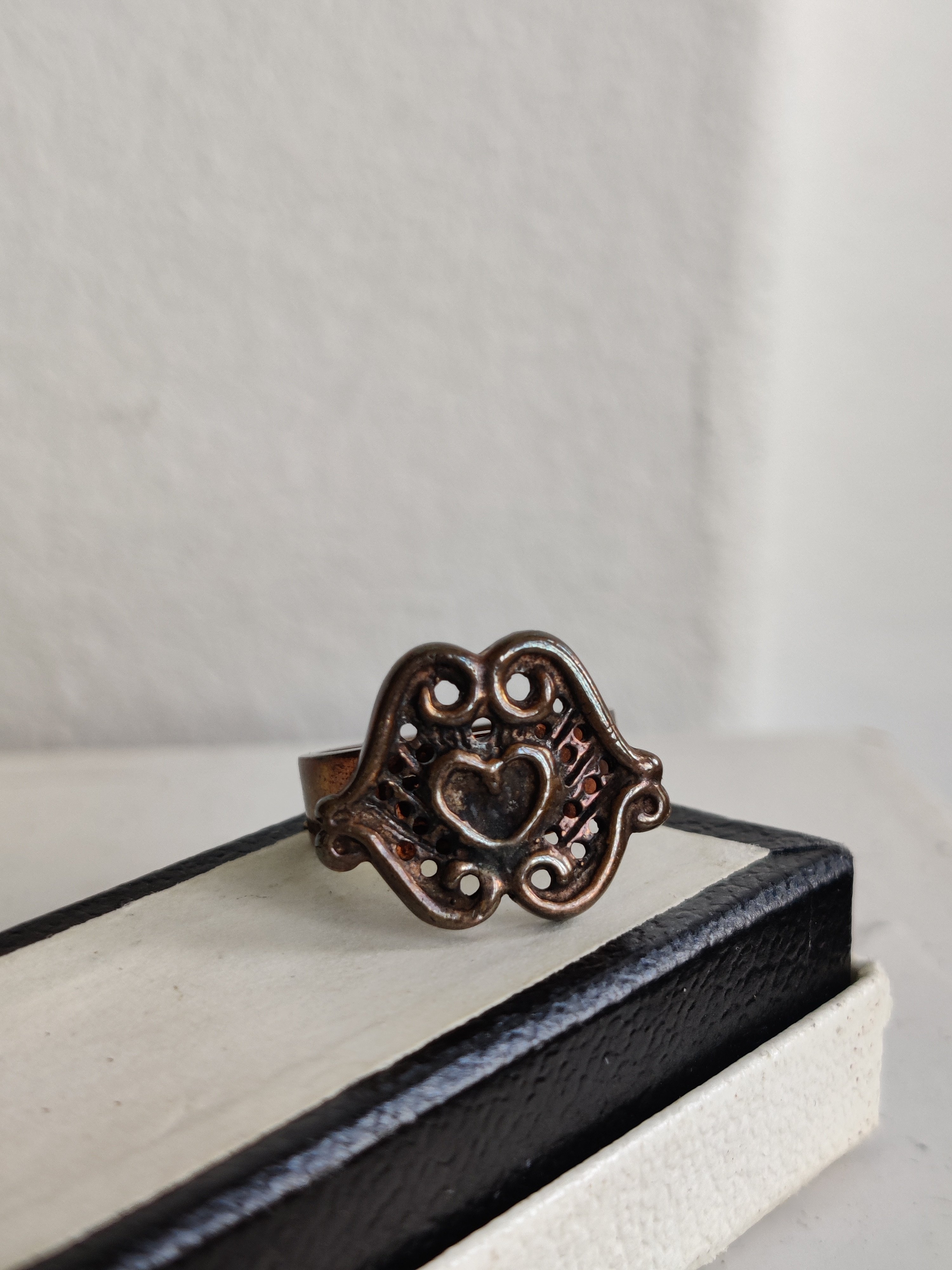 Finsk bronze ring med figur