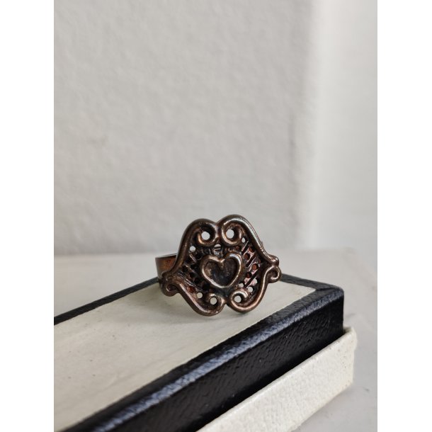 Finsk bronze ring med figur