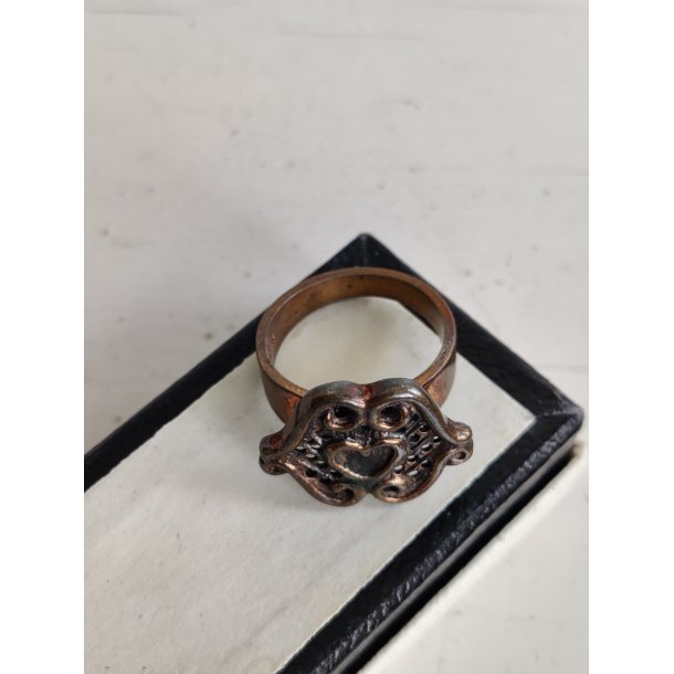 Finsk bronze ring med figur