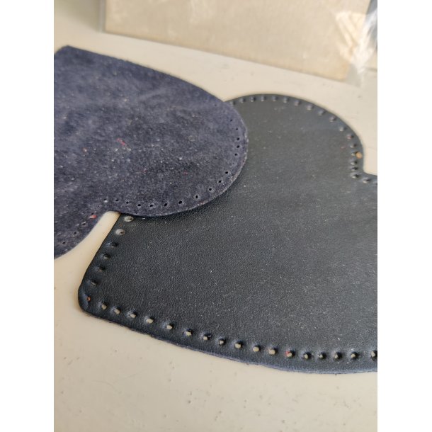 L�derlapper fra 1960'erne, sort hjerte