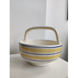 Gammel fajancesk�l med hank og prikker