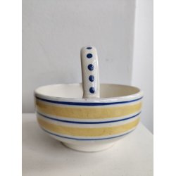 Gammel fajancesk�l med hank og prikker