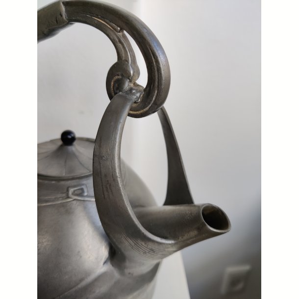 Art nouveau tekande / kedel i tin