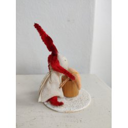 Piberensernisse slagter julegrisen. Sukkerpynt fra 1950'erne.