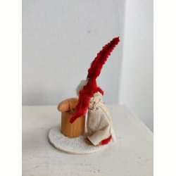 Piberensernisse slagter julegrisen. Sukkerpynt fra 1950'erne.