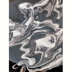 Sort hvid gammel keramiksk�l med swirly glasur