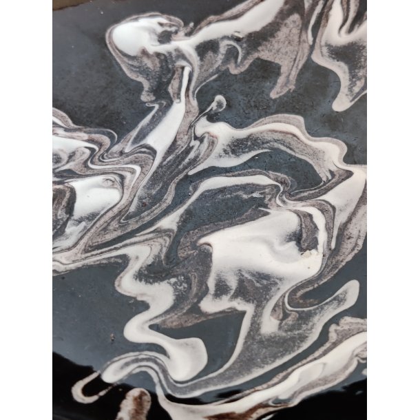 Sort hvid gammel keramiksk�l med swirly glasur