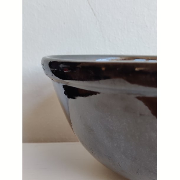 Sort hvid gammel keramiksk�l med swirly glasur