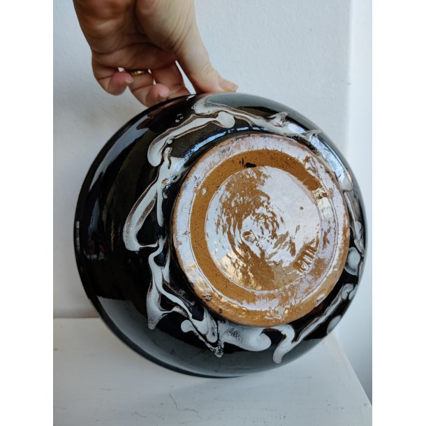 Sort hvid gammel keramiksk�l med swirly glasur