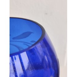 Smuk gammel, koboltbl� glassk�l/opsats med blomsterdekoration