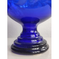 Smuk gammel, koboltbl� glassk�l/opsats med blomsterdekoration