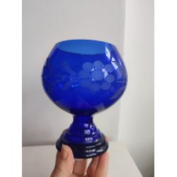 Smuk gammel, koboltbl� glassk�l/opsats med blomsterdekoration