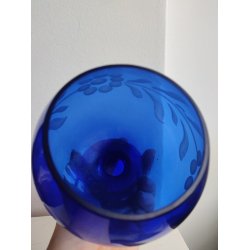 Smuk gammel, koboltbl� glassk�l/opsats med blomsterdekoration