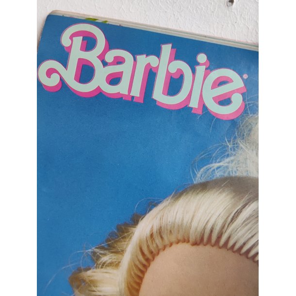 Barbie-blad med fantastisk v�gkalender 1991