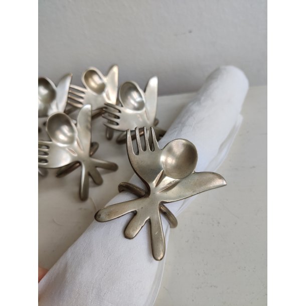 8 servietringe i metal med bestik, 1990'erne