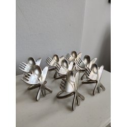 8 servietringe i metal med bestik, 1990'erne