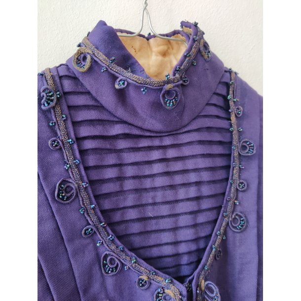 Antik lilla overdel/kjoleliv fra ca. 1890-1910