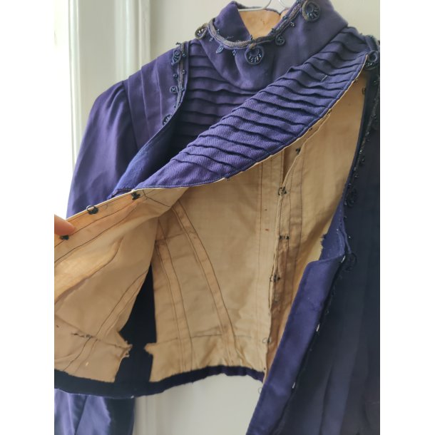 Antik lilla overdel/kjoleliv fra ca. 1890-1910