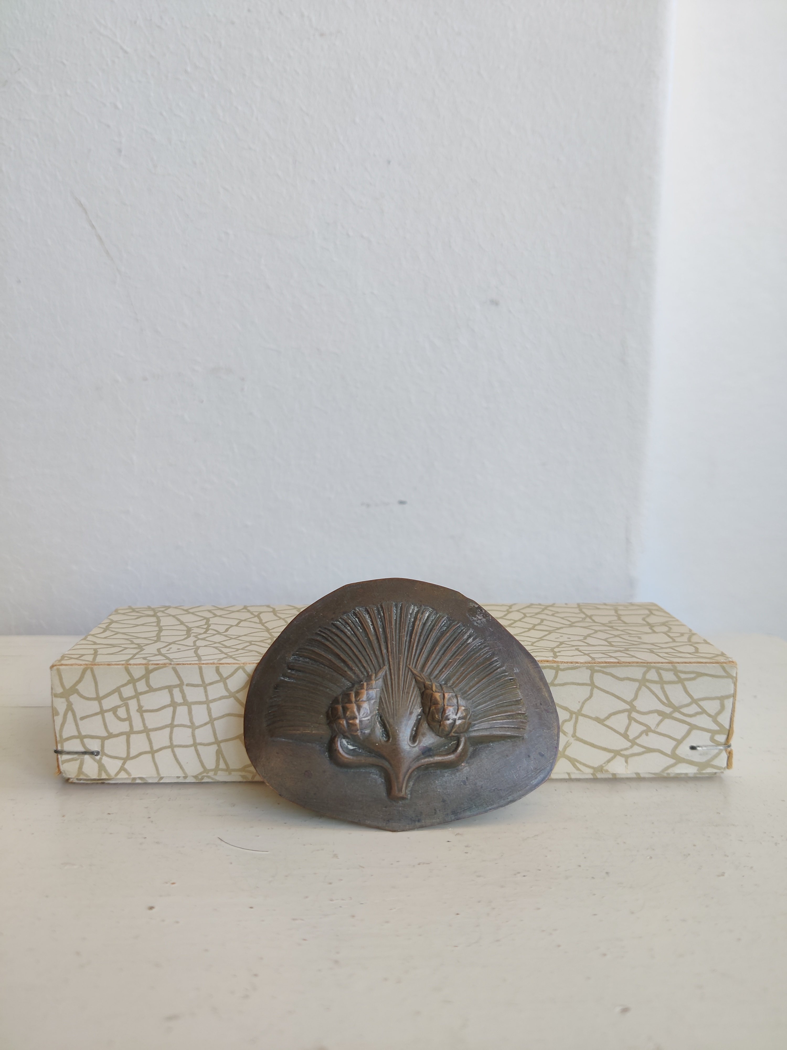 Smuk gammel svensk broche i bronze. Sknvirke / jugendstil