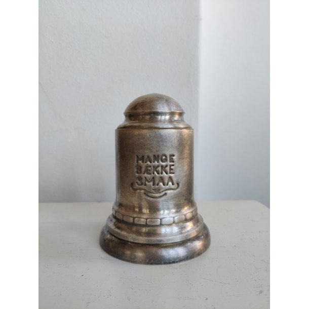 Spareb�sse i tin: "Mange b�kke smaa"