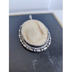 Stort ovalt veddh�ng med ben/horn