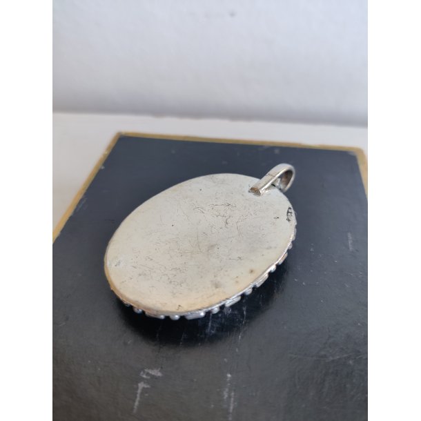 Stort ovalt veddh�ng med ben/horn