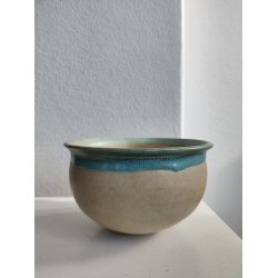 Smuk stent�jssk�l med turkis glaseret kant, signeret HS