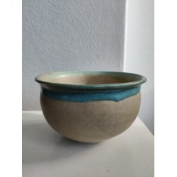 Smuk stent�jssk�l med turkis glaseret kant, signeret HS