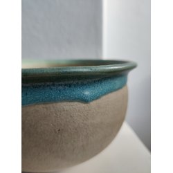 Smuk stent�jssk�l med turkis glaseret kant, signeret HS