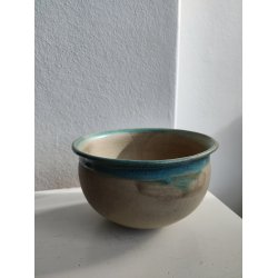 Smuk stent�jssk�l med turkis glaseret kant, signeret HS